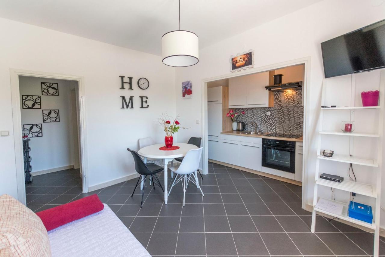 Apartments Zmika Primošten Eksteriør billede