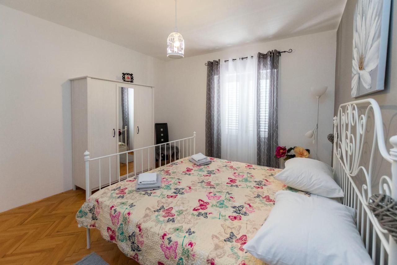 Apartments Zmika Primošten Eksteriør billede