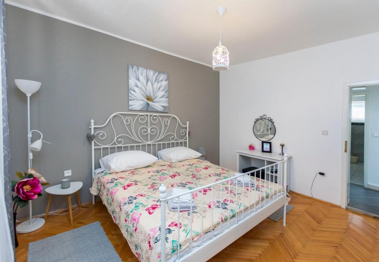 Apartments Zmika Primošten Eksteriør billede